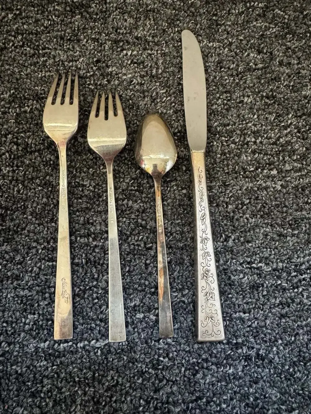 1847 Rogers Bros. Silver Lace Silverplate 4-Piece Flatware Place Setting